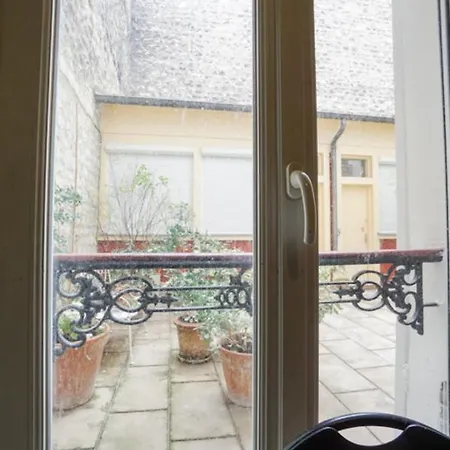 Апартаменты Charming Studio Near Tour Montparnasse Париж