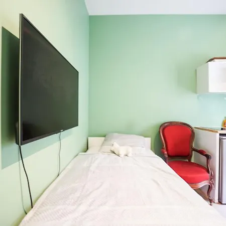 Апартаменты Charming Studio Near Tour Montparnasse Париж